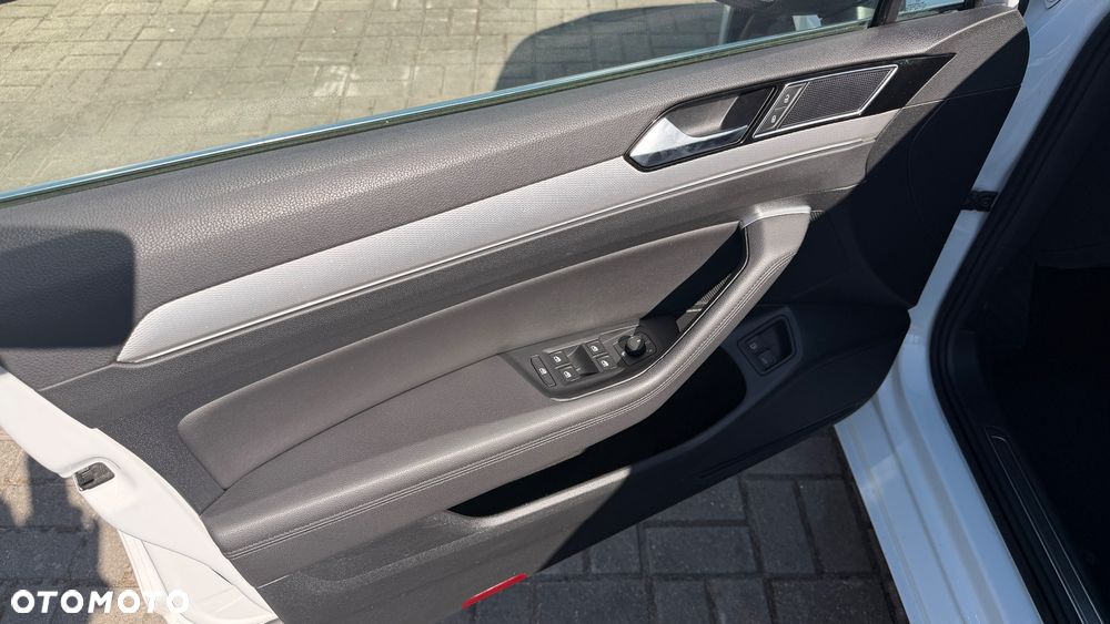 Volkswagen Passat - 23