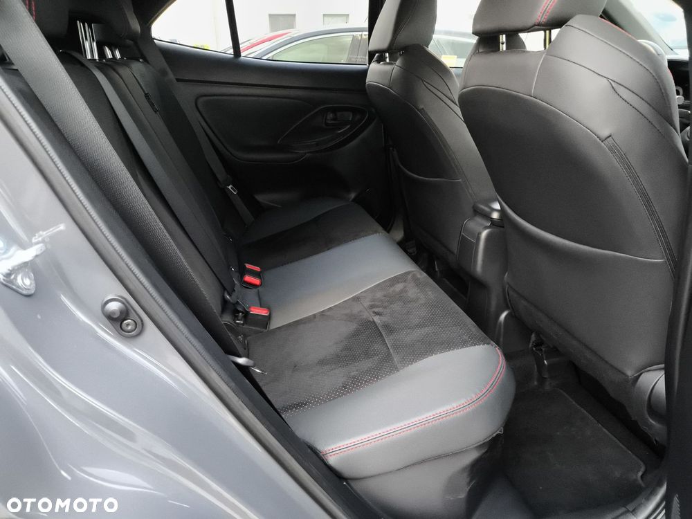 Toyota Yaris Cross Hybrid 1.5 GR Sport - 23