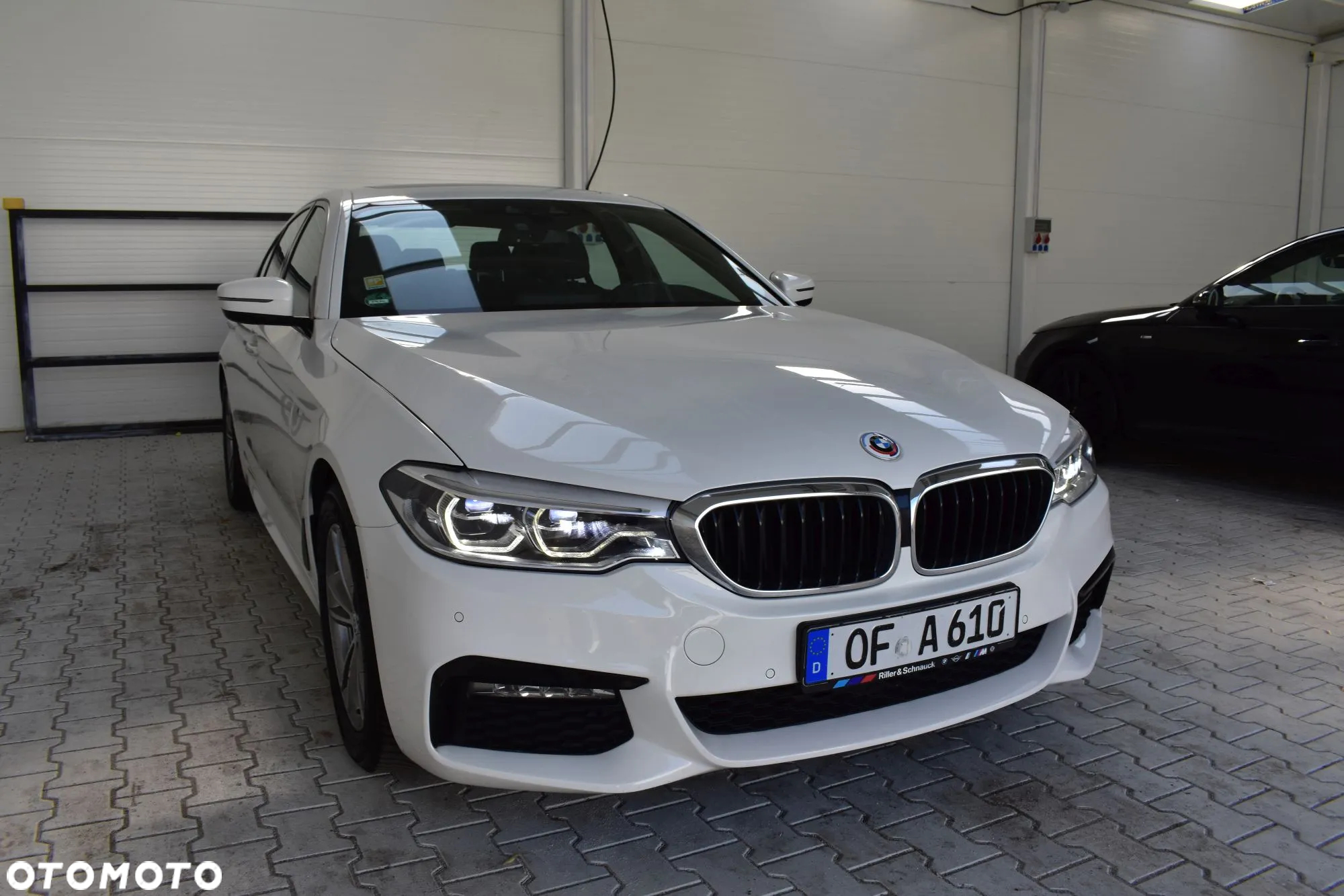 BMW Seria 5 520d M Sport - 8