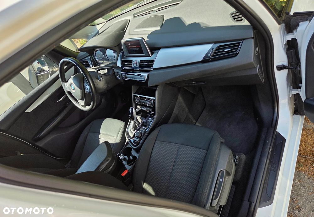 BMW Seria 2 218d - 9