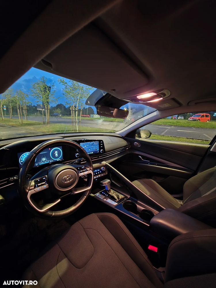 Hyundai Elantra 1.6 l 123 CP CVT Highway - 11