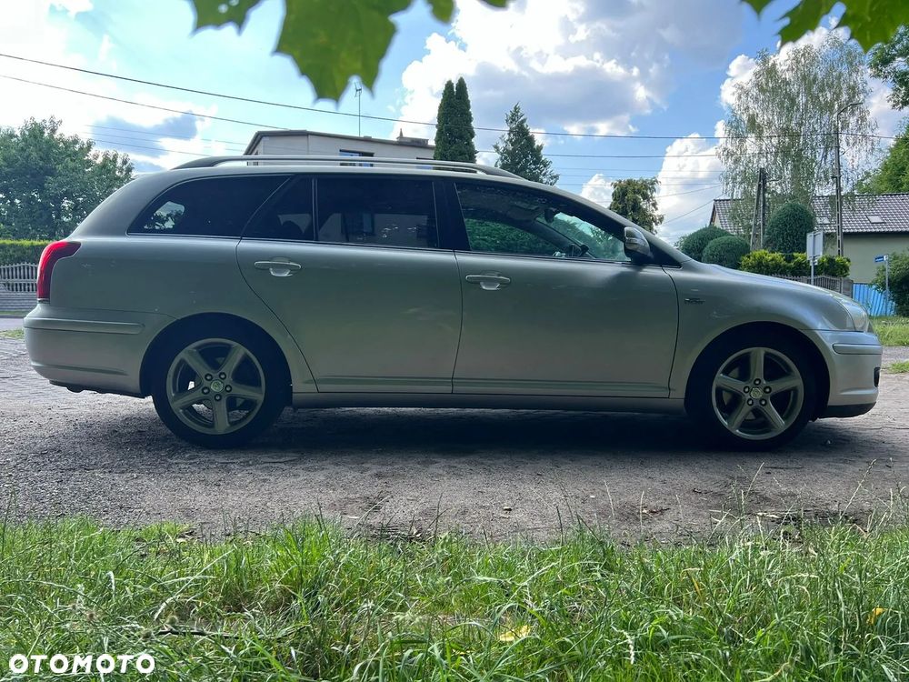 Toyota Avensis 2.2 D-4D Prestige - 4