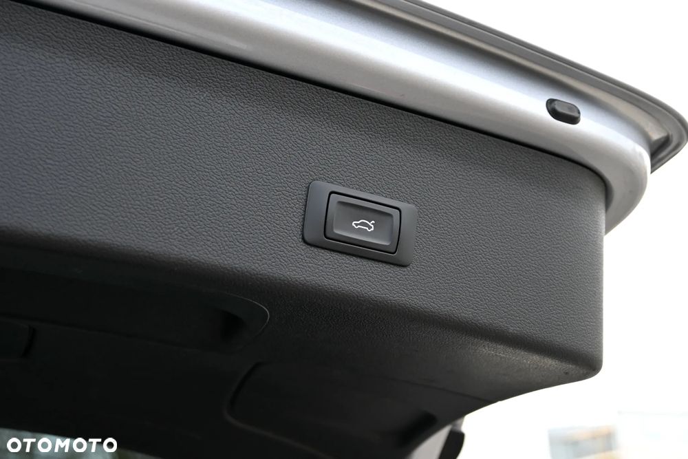 Audi A4 Avant 2.0 TDI Quattro Line S tronic - 38