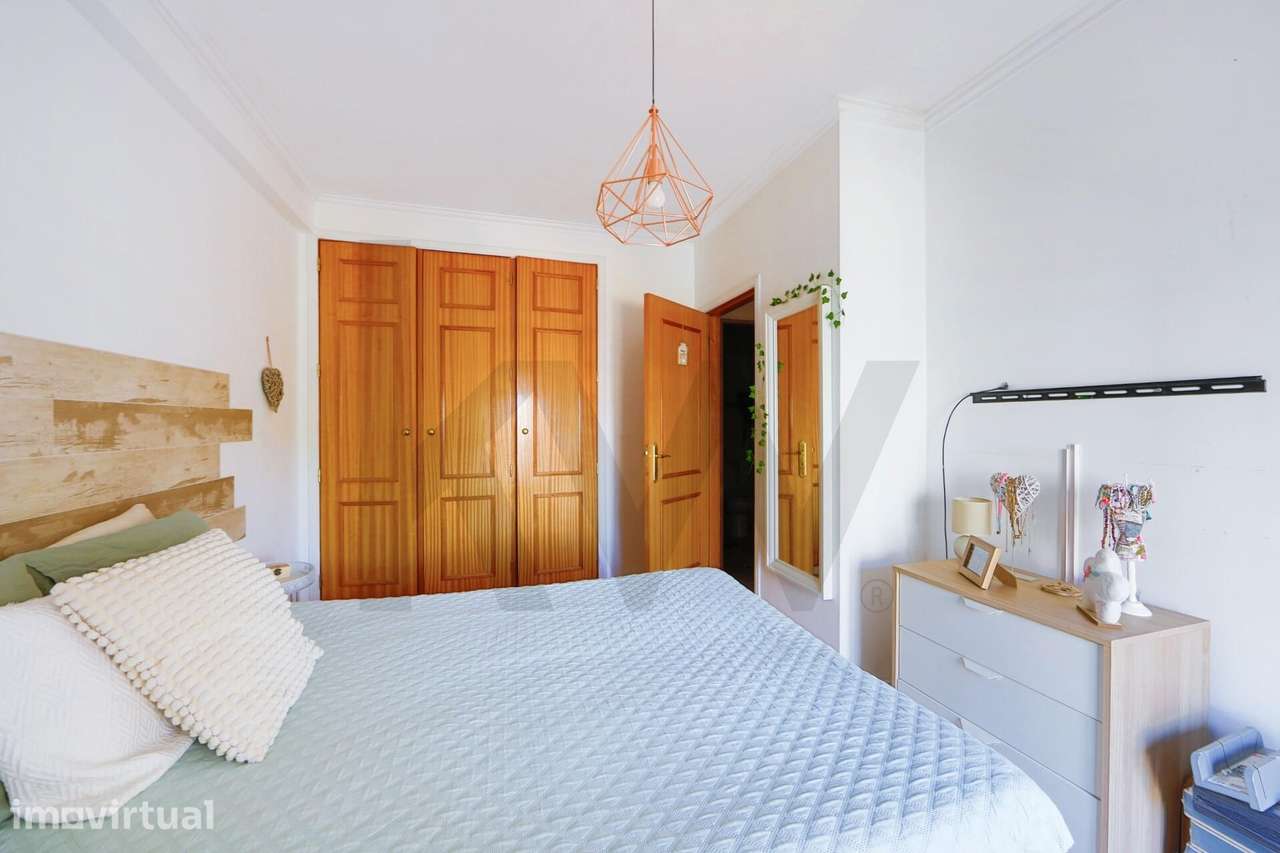 Apartamento T2 com Varandas e Excelente Exposição Solar na Quinta do C - Grande imagem: 4/19