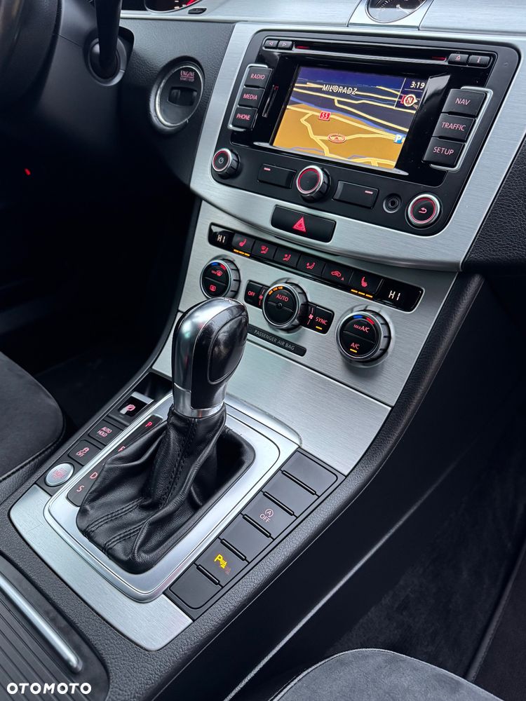 Volkswagen Passat 2.0 TDI DSG BlueMotion Technology Highline - 14