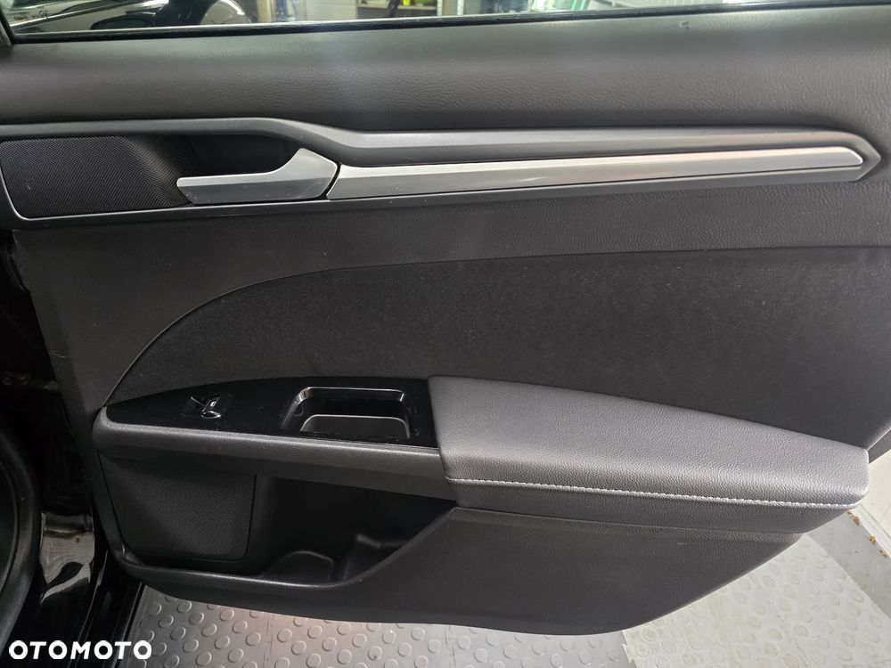 Ford Mondeo - 17
