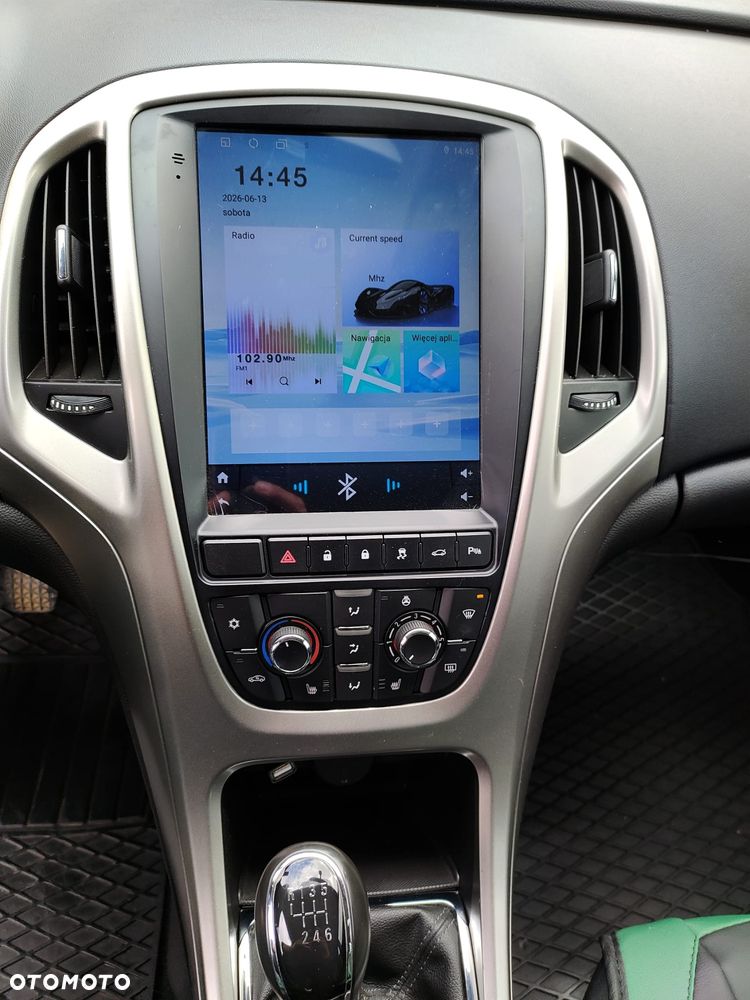 Opel Astra 2011 photo 3
