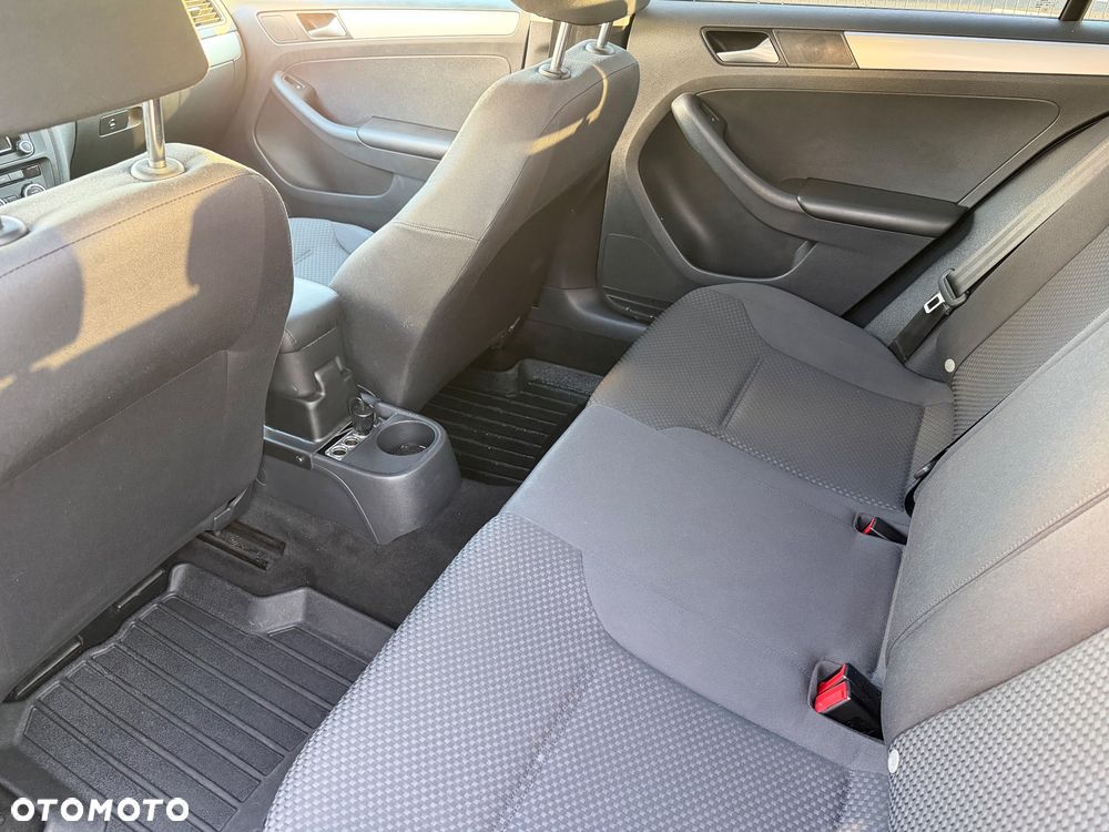 Volkswagen Jetta 1.6 TDI Trendline - 6