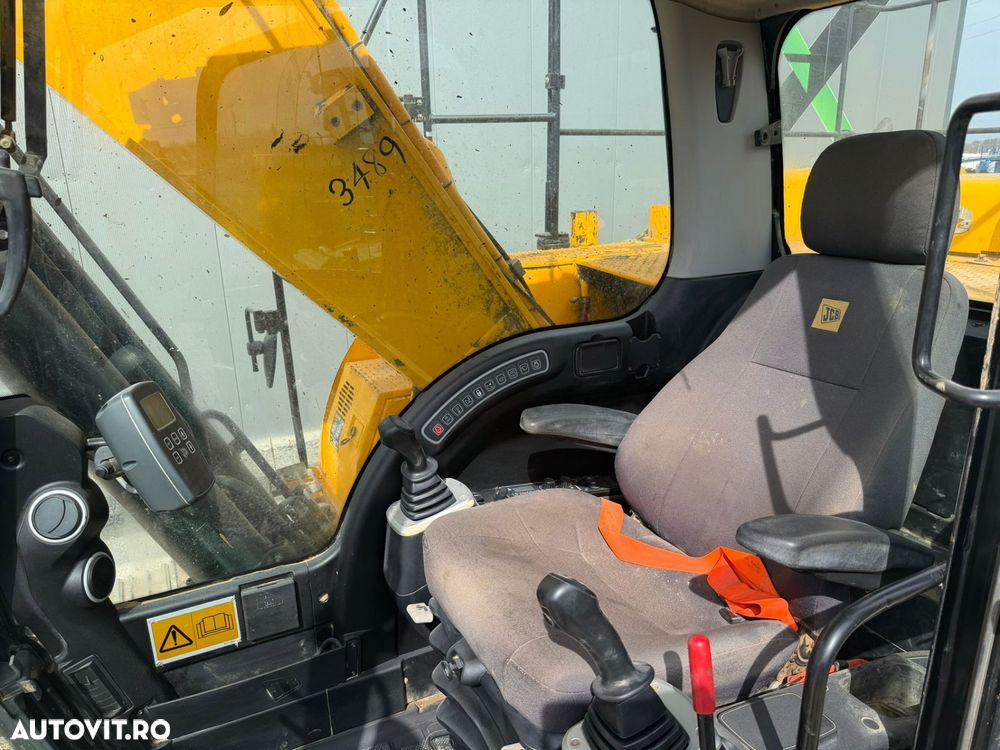 JCB JS 240 Excavator - 7