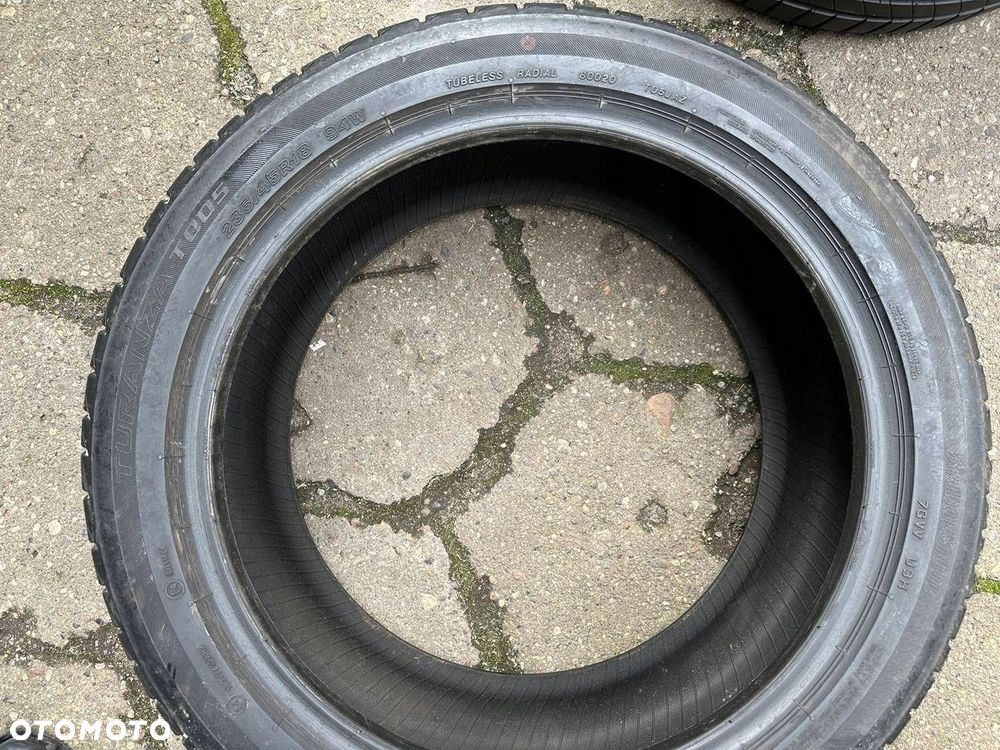 235/45R18 Bridgestone Turanza T005 para lato 6,9mm - 7