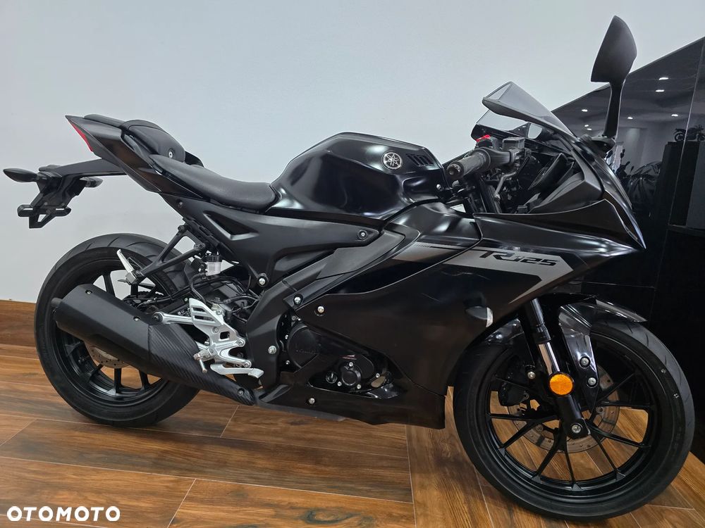 Yamaha YZF - 28