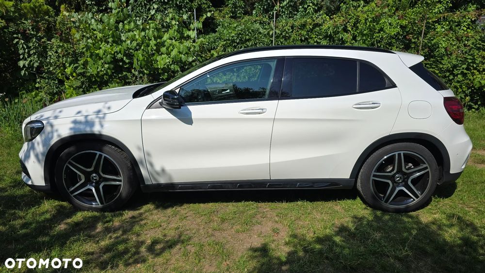Mercedes-Benz GLA 200 7G-DCT AMG Line - 2