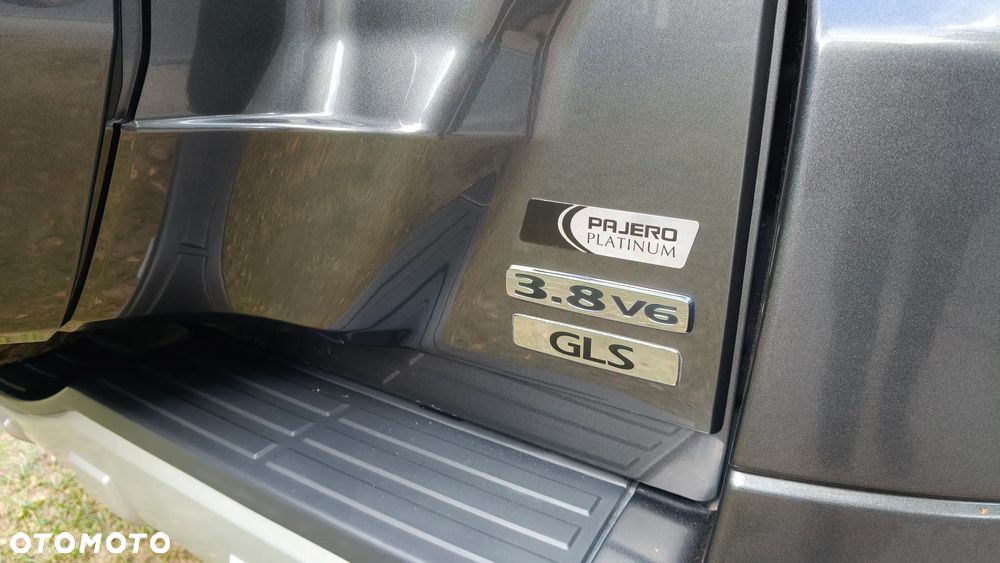 Mitsubishi Pajero - 11