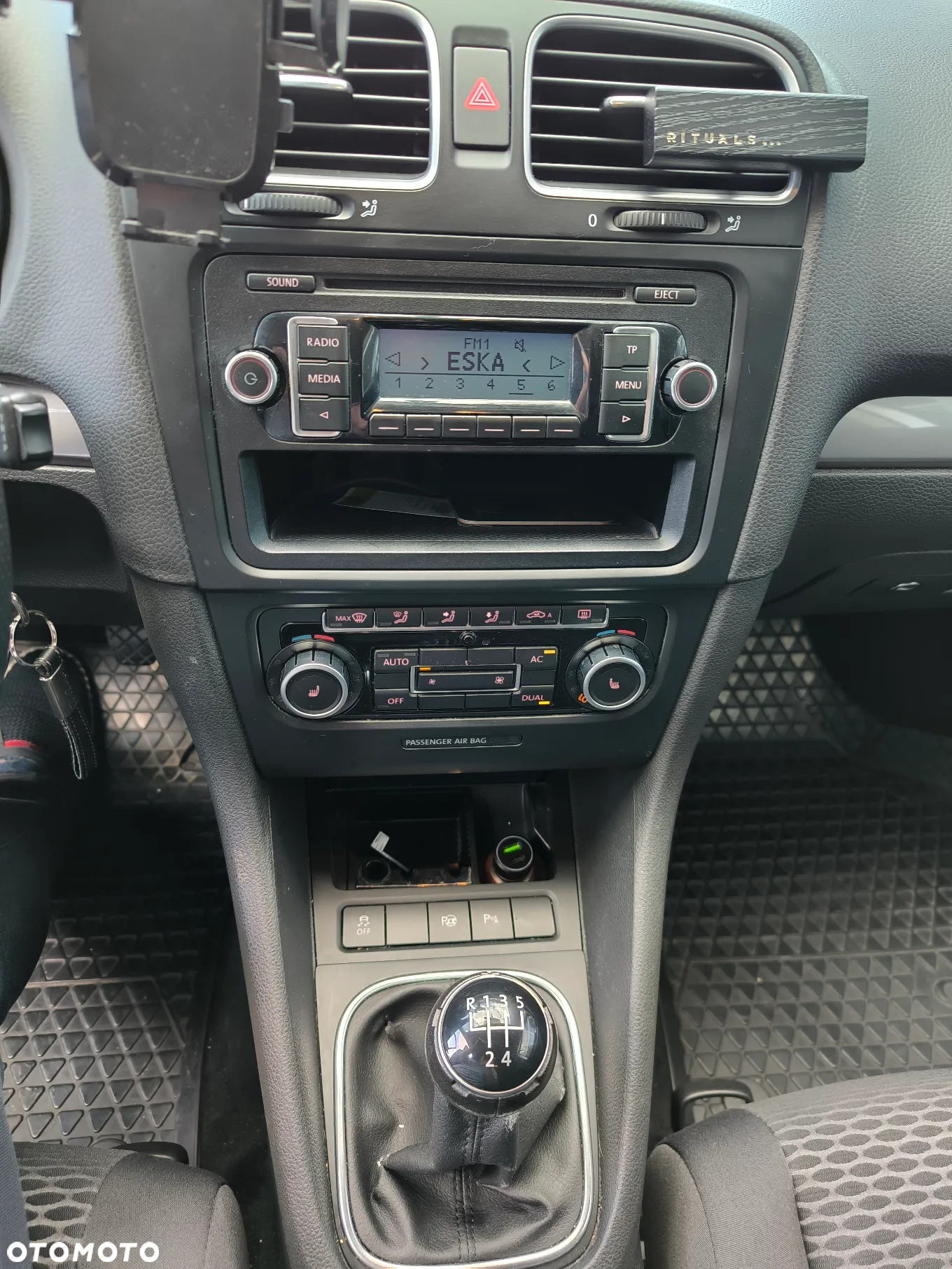 Volkswagen Golf VI 1.6 TDI Comfortline - 10