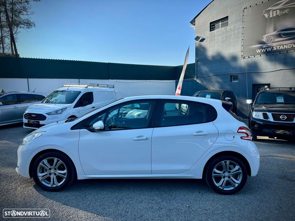 Peugeot 208 1.2 PureTech Allure EAT6 - 4