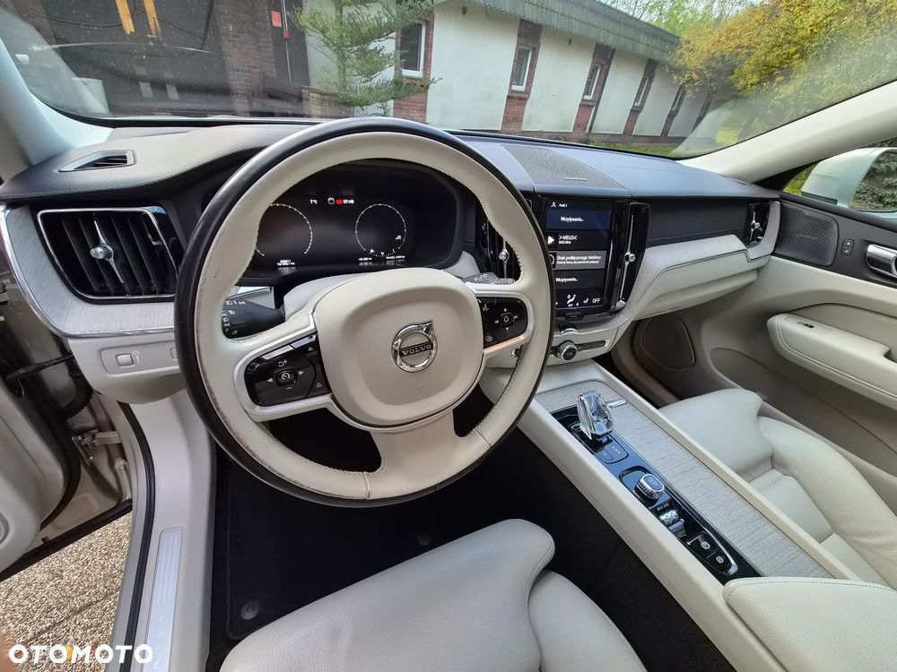 Volvo XC 60 B4 D AWD Essential - 34