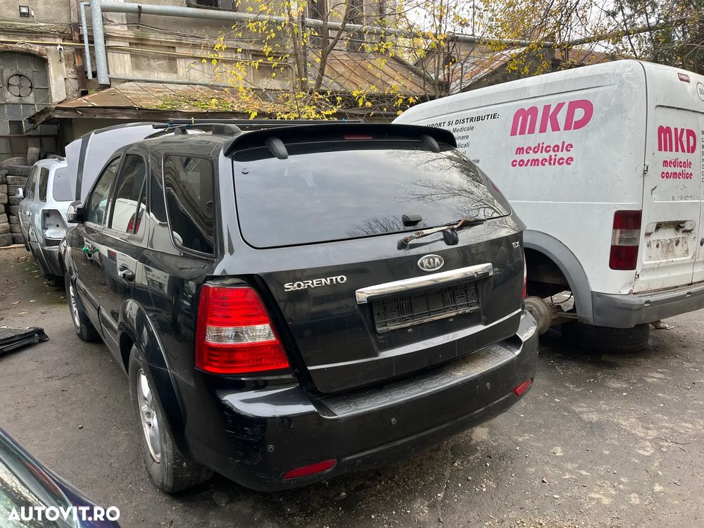 Dezmembrez Kia Sorento negru 2007 diesel automat - 5
