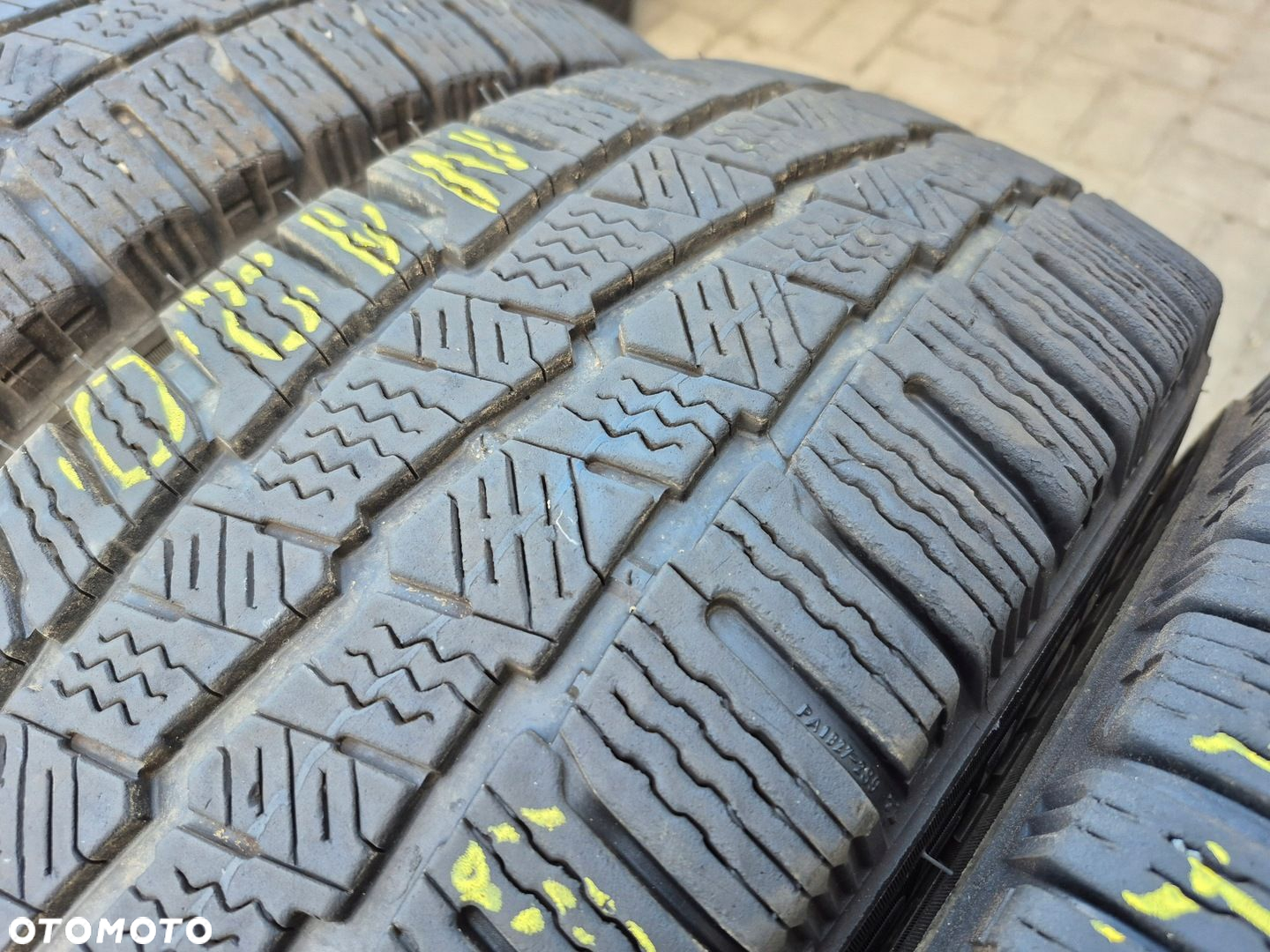 MICHELIN AGILIS ALPIN 215/65R16C 109/107R 24R 4X - 4