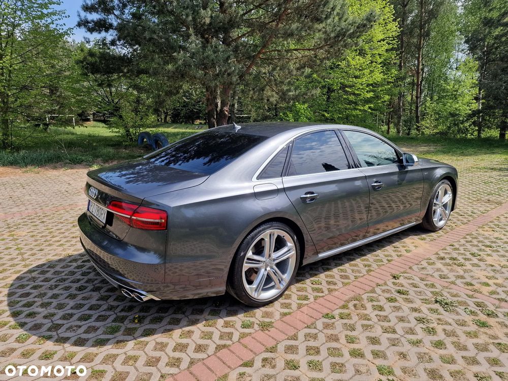 Audi S8 - 8