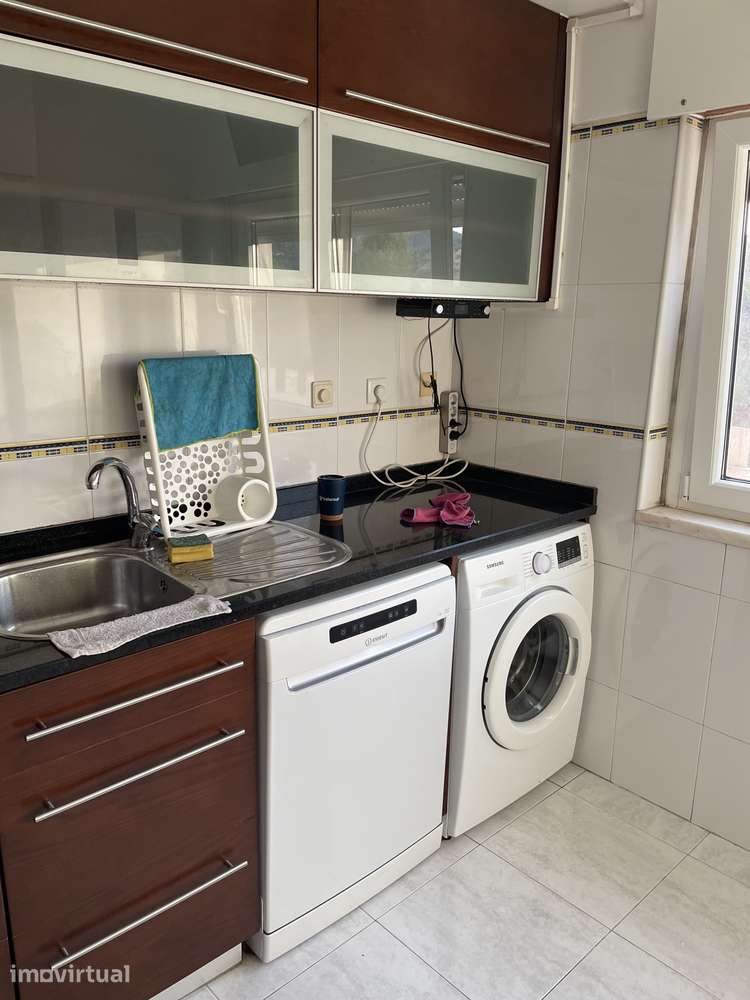 Apartamento T3 com 2 casas de banho e excelente localização - Grande imagem: 3/23