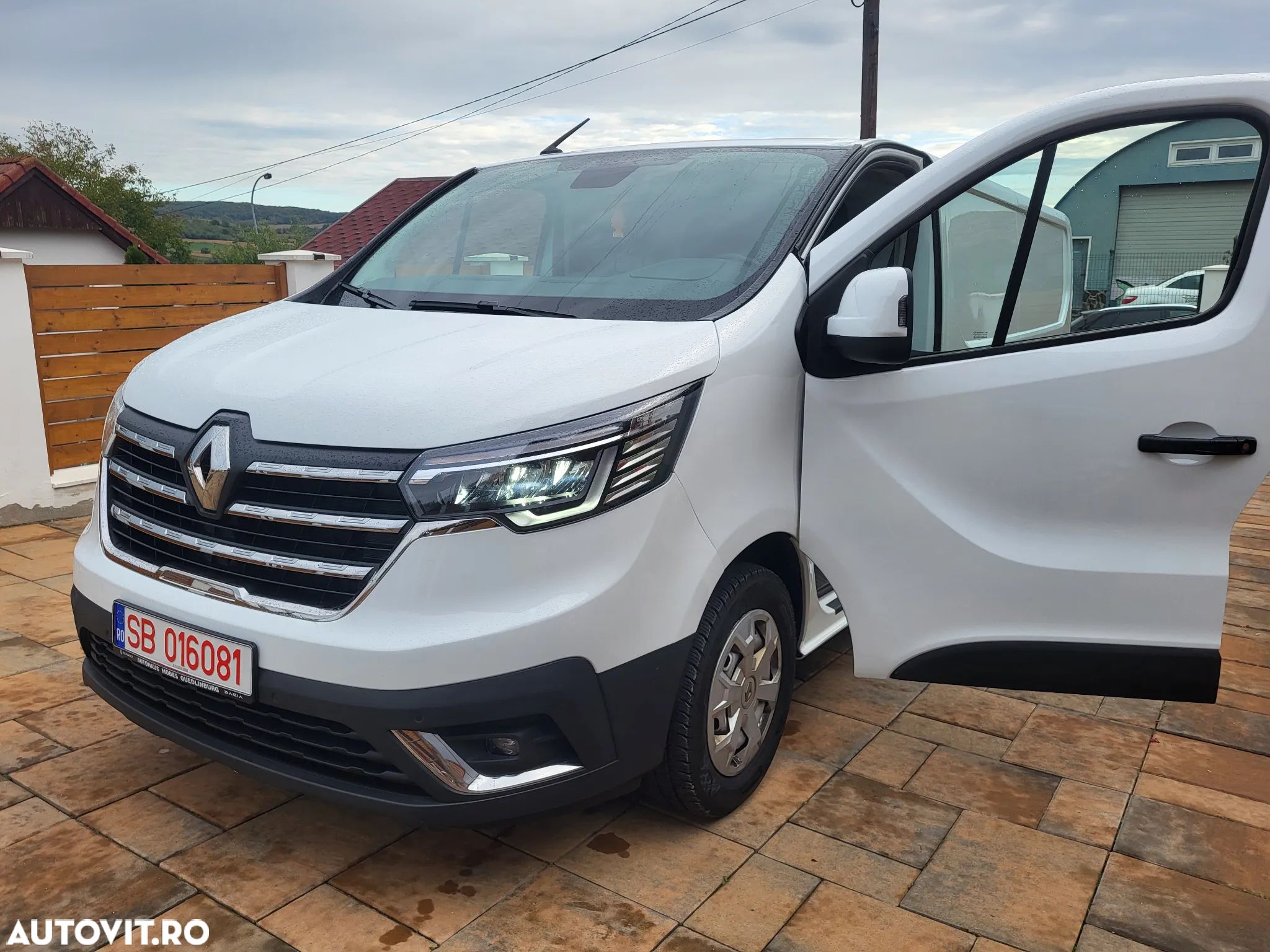 Renault Trafic 2.0 Blue dCi 130 Furgon Cabina Dubla L2H1 - 1