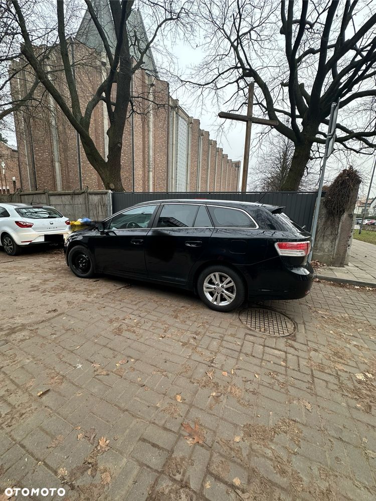 Toyota Avensis 2.0 D-4D - 5