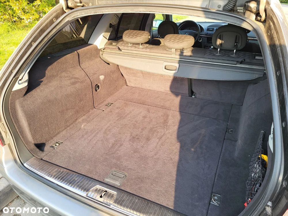 Mercedes-Benz Klasa E 320 T Classic - 11
