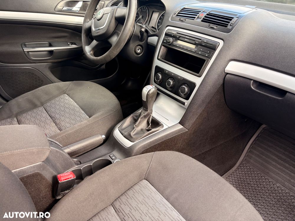 Volkswagen Golf 1.9 TDI BlueMotion Comfortline - 8