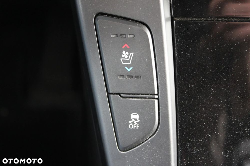 Hyundai i40 Kombi blue 1.7 CRDi DCT Premium - 26