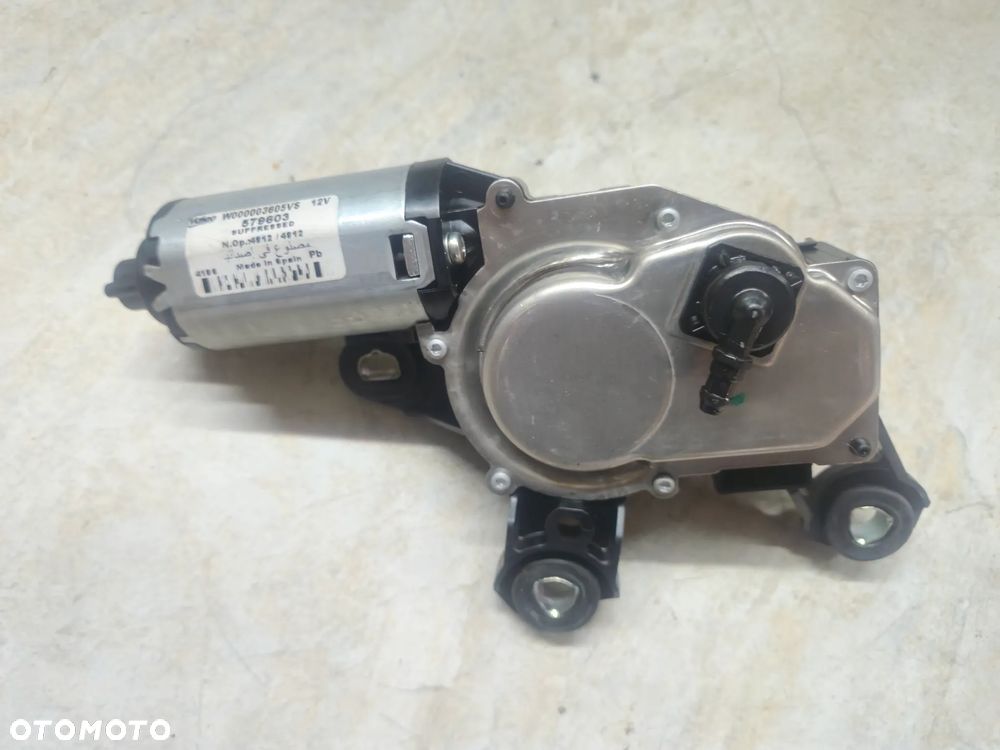 AUDI A4 B6 B7 KOMBI Silniczek wycieraczek tył