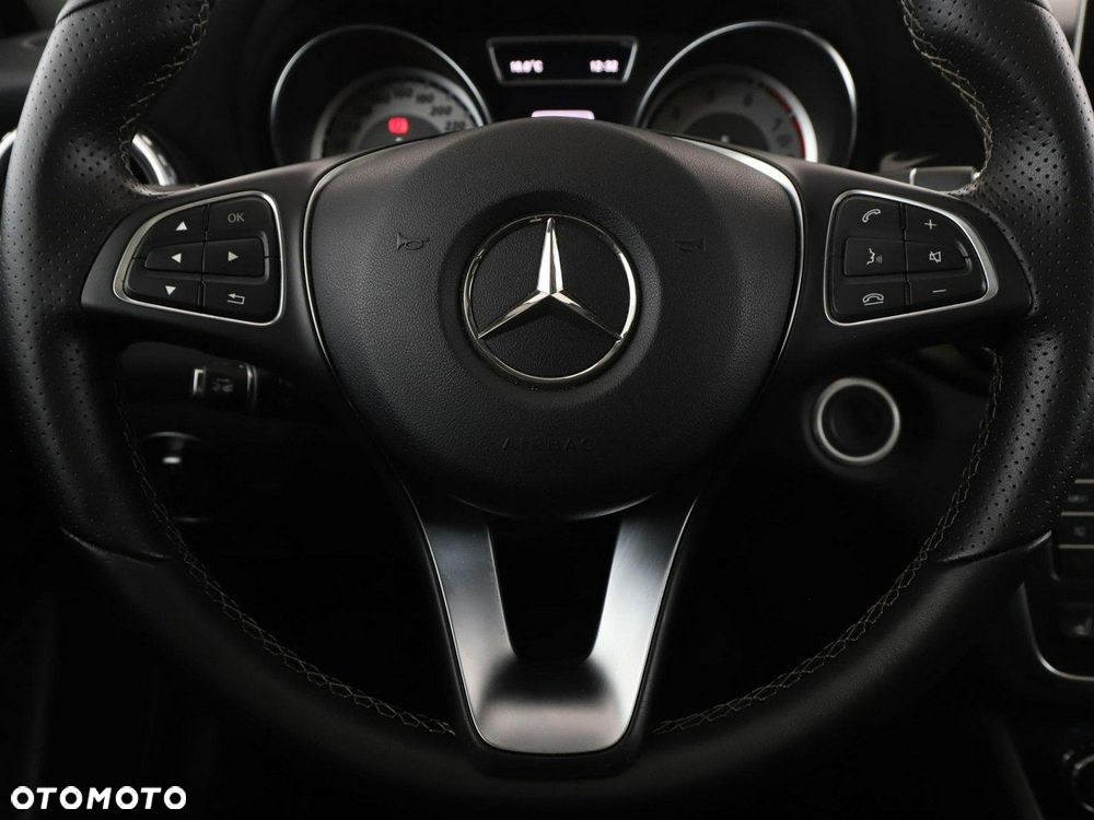 Mercedes-Benz GLA 250 4-Matic Urban - 22
