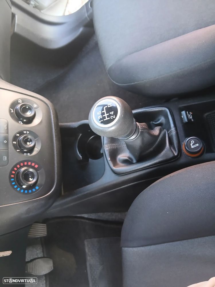 Fiat Grande Punto ver-1-2-free-start-stop - 13