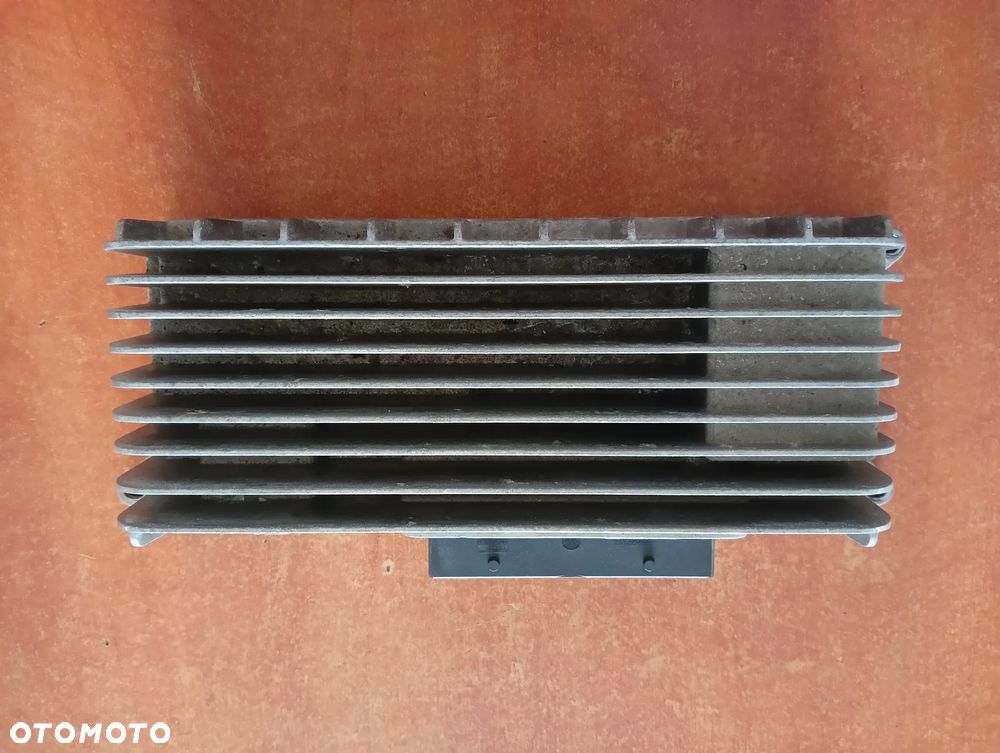WZMACNIACZ 8T0035223R AUDI A4 B8 - 1