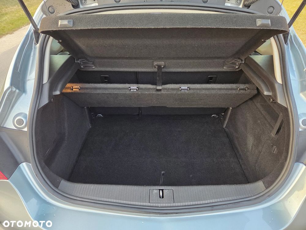 Opel Astra 1.6 Turbo Design Edition - 9