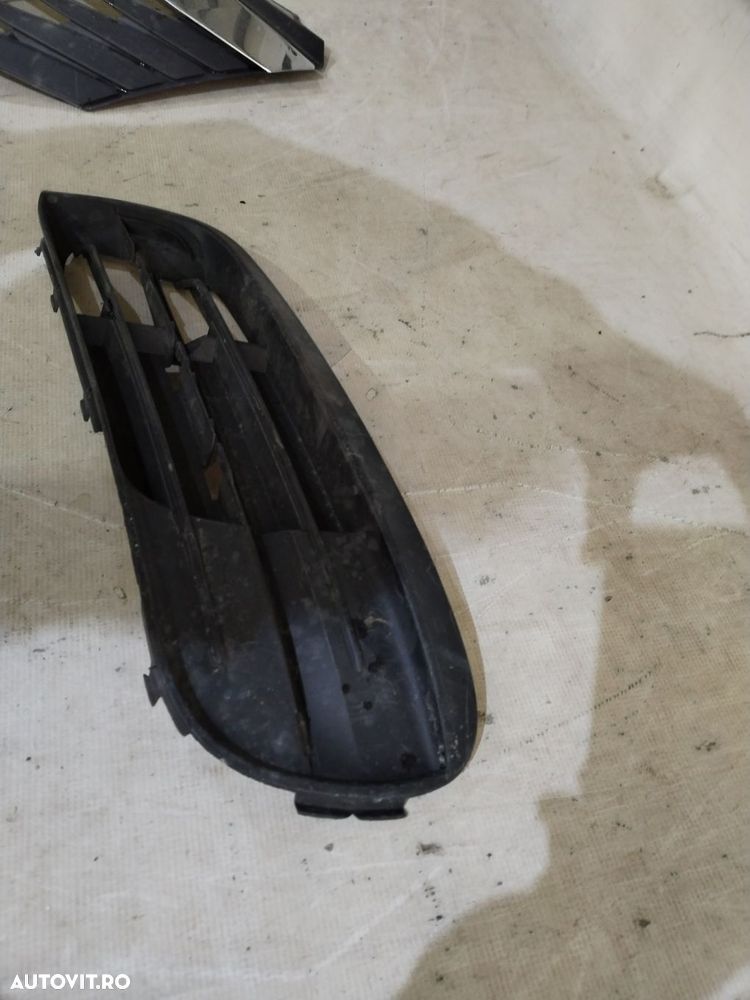 Grila stanga bara fata, BMW Seria 5, F10, F11, facelift, 2013, 2014, 2015, 2016, cod origine OE 51117331733. - 2