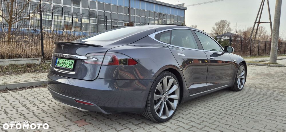 Tesla Model S - 9