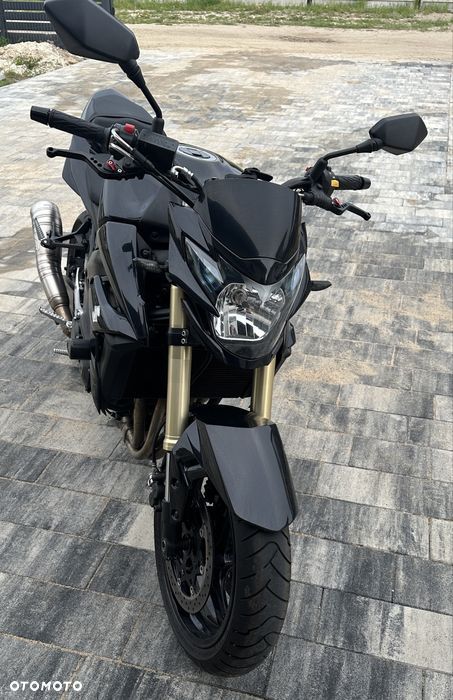 Suzuki GSR - 6