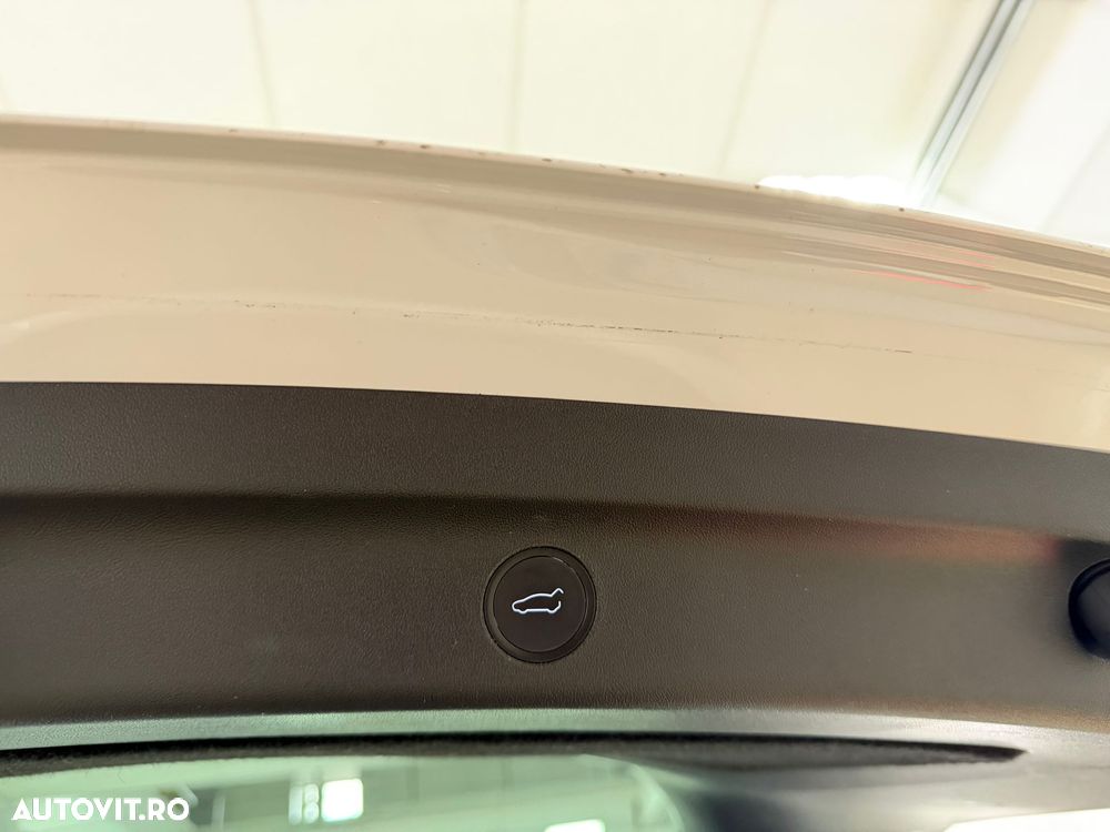 Tesla Model Y - 14