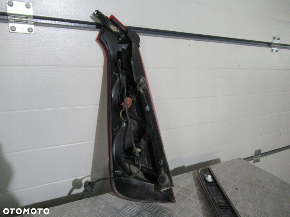 LAMPA TYLNA TYŁ PRAWA NISSAN NOTE E11 2006- - 5