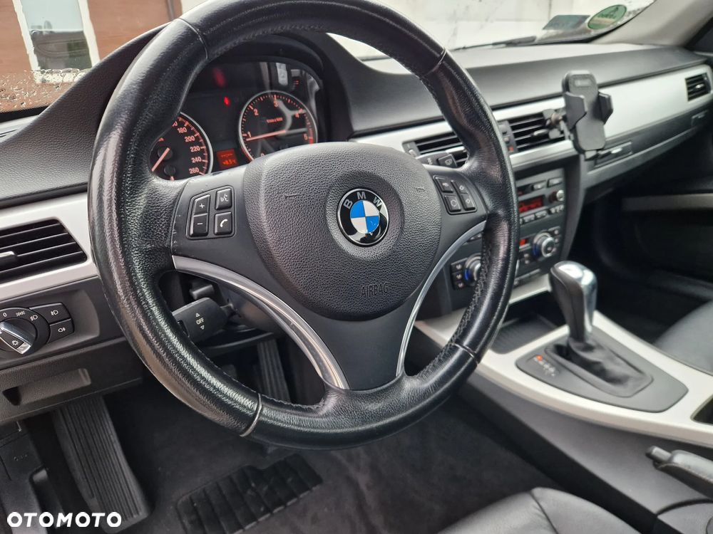 BMW Seria 3 320d xDrive Coupe - 18