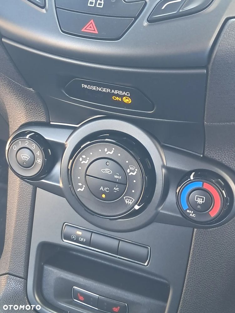 Ford Fiesta 1.0 Champions Edition - 8