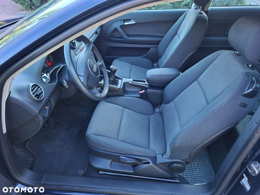 Audi A3 3-drzwiowe 1.6 Attraction - 10
