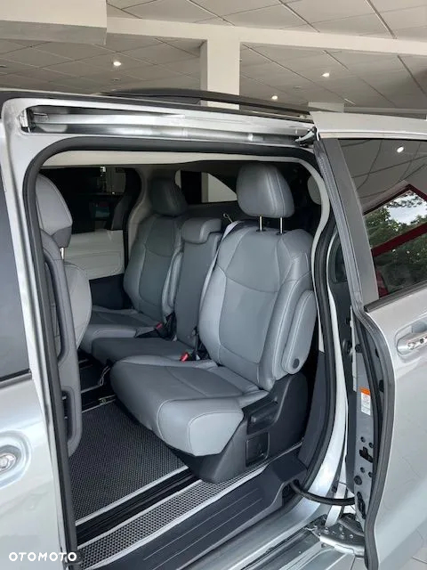 Toyota Sienna - 14