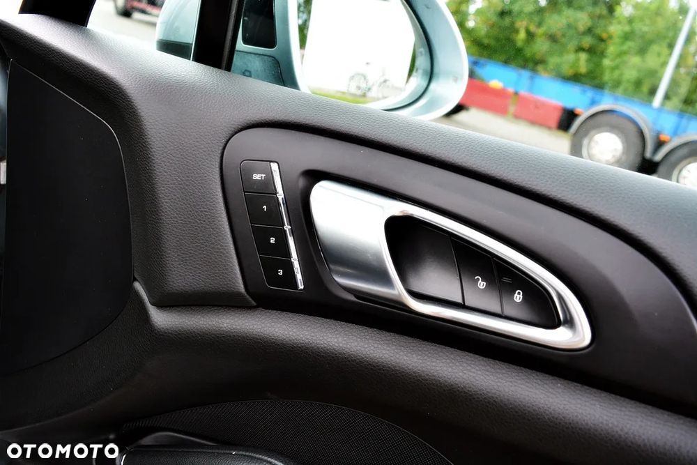 Porsche Cayenne Platinum Edition - 7