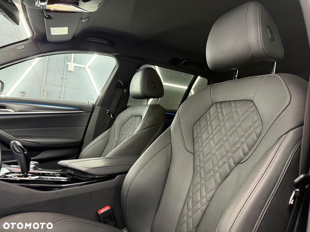 BMW Seria 5 530e xDrive M Sport sport - 31