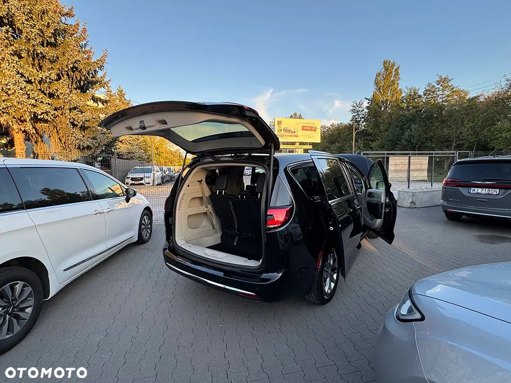 Chrysler Pacifica - 17
