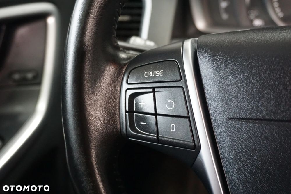 Volvo XC 60 D4 Geartronic Kinetic - 25
