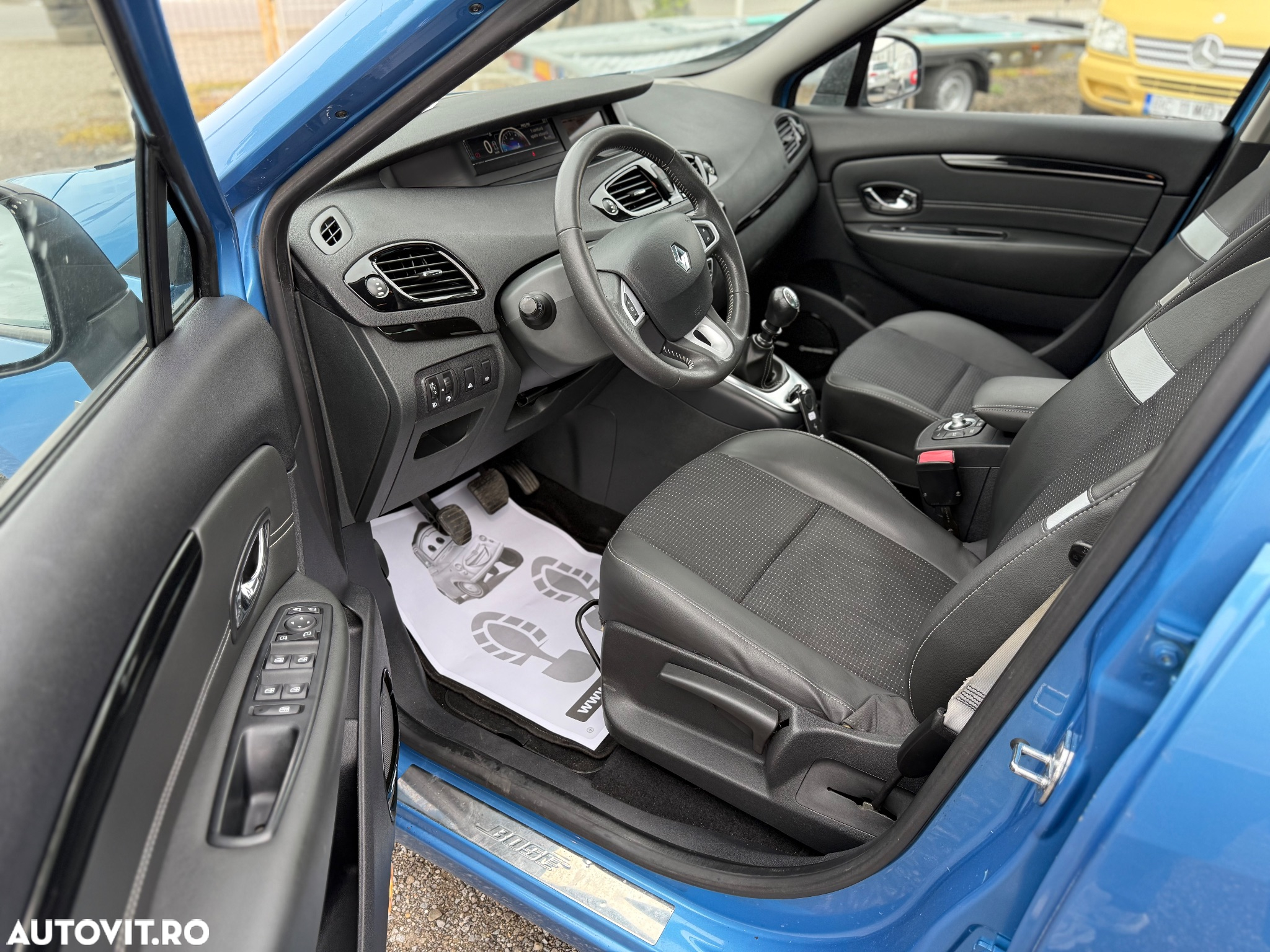 Renault Grand Scenic ENERGY dCi 130 Start & Stop Bose Edition - 11
