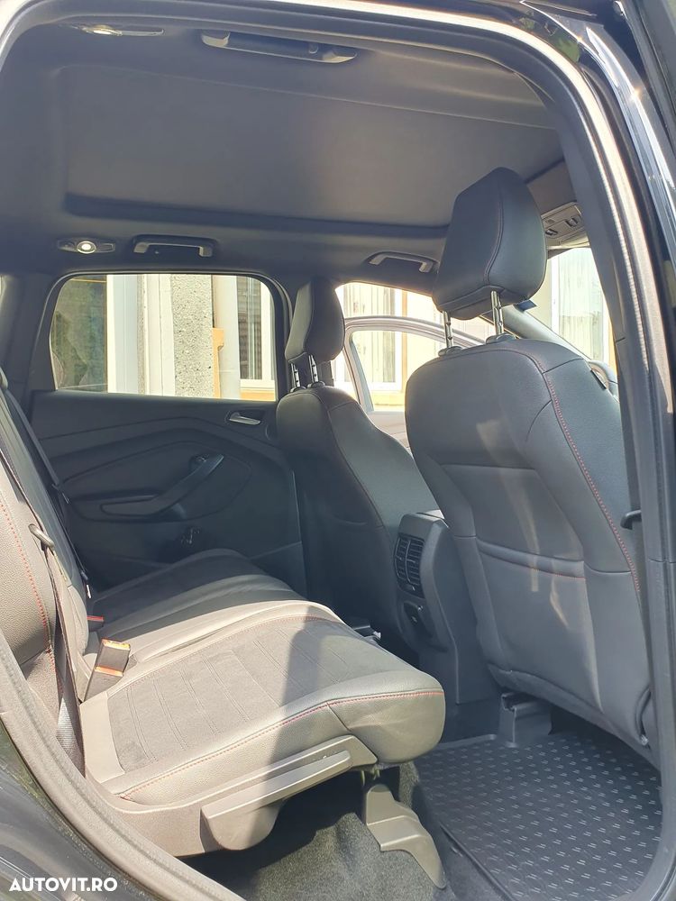 Ford Kuga 2.0 TDCi 4WD Powershift ST-Line - 28