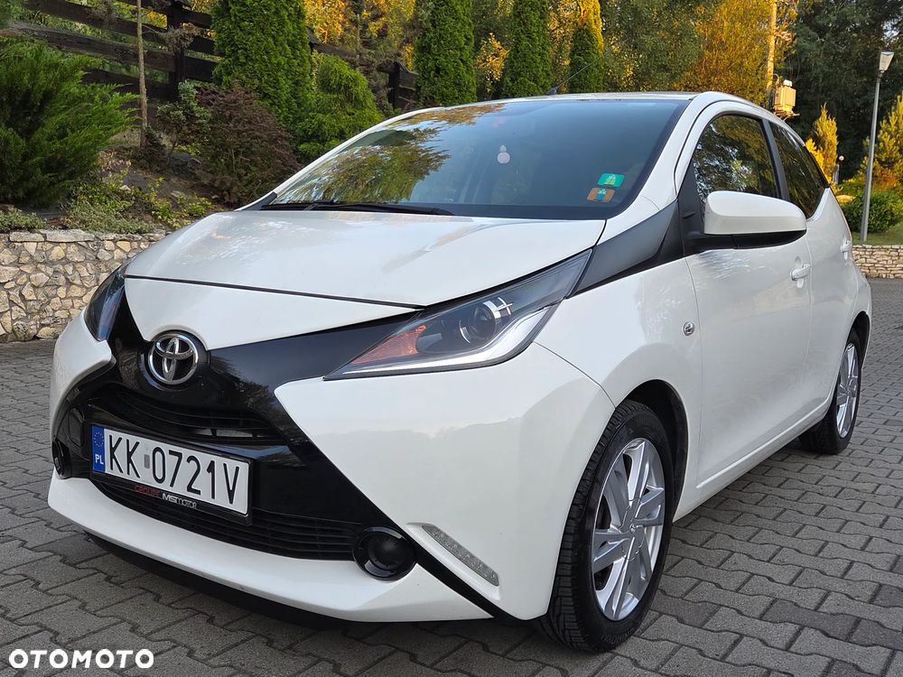 Toyota Aygo x-play touch - 1